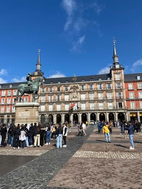Madrid: stroll through the Austrias neighborhood option visit Prado Museum - Walking, Storytelling, and Authenticity: What Youll Experience