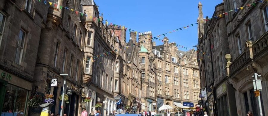 Magic and Legends in Edinburgh: walking tour in French - Who Will Love This Tour?