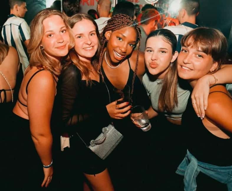 Málaga: Pub Crawl Málaga Madness - Why This Experience is Worth It