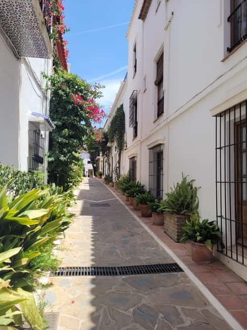 Mijas, Marbella, and Puerto Banús from the Costa del Sol - Transportation and Tour Guide Experience