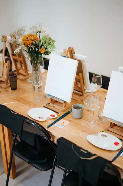 Milan: Art and Wine Painting Experience - Champagne edition - Setting the Scene: A Warm and Cozy Venue in Porta Venezia