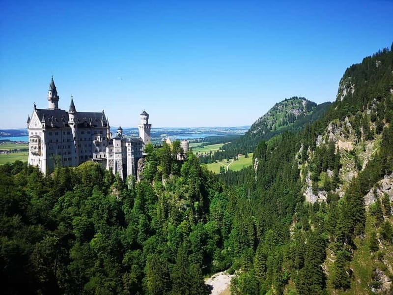Munich: Private Neuschwanstein & Linderhof Castle Day Trip - Tasting Bavaria: Lunch in Austria