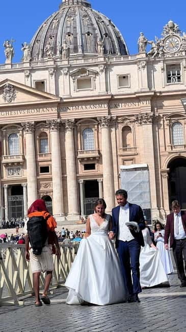 Newlywed couples blessing during Pope Leone XIV audience - The Experience in Depth: What You Can Expect