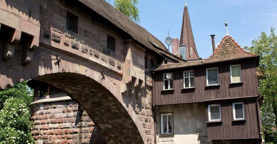 Nuremberg: The Old Town in Evening Light - IN GERMAN - Frequently Asked Questions