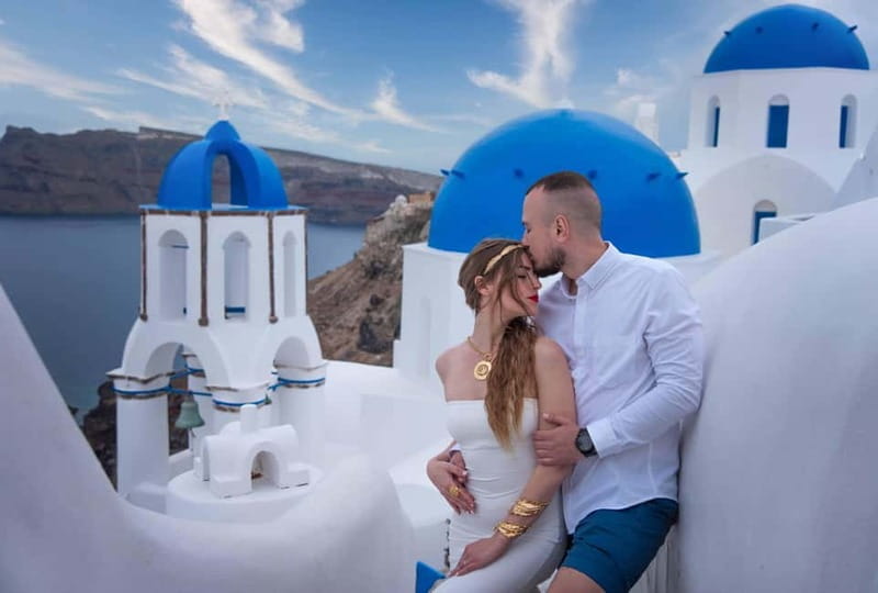 Oía: Santorini Professional Photoshoot with Edited Photos - Why a Photoshoot in Oia is a Must-Do