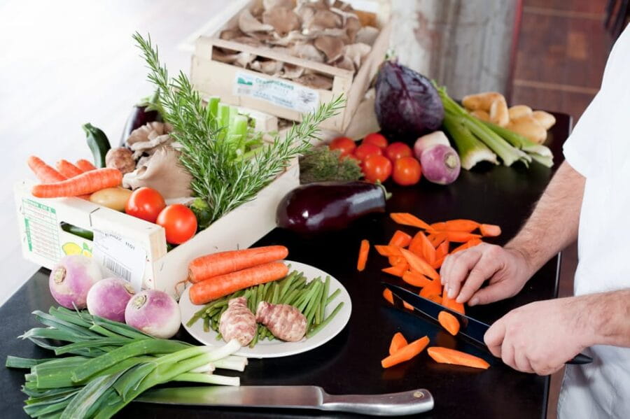 Paris : Christmas Special Lunch Cruise on the Seine River - Entry and Accessibility: Arriving for Your Cruise in Style