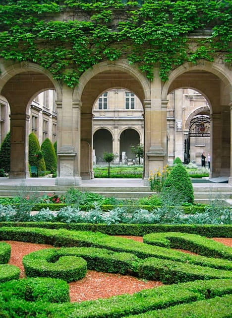 Paris: Exclusive Walking Guided Tour of the Marais - Discovering the Architectural Gems