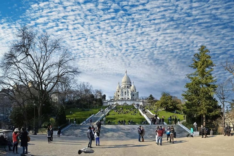 Paris: Montmartre Walking Tour with Parisian Drink Tasting - Discovering Hidden Gems and Street Art