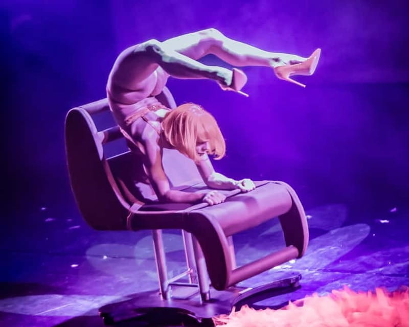 Paris: The cabaret show that awakens the senses - The Drinks and Atmosphere