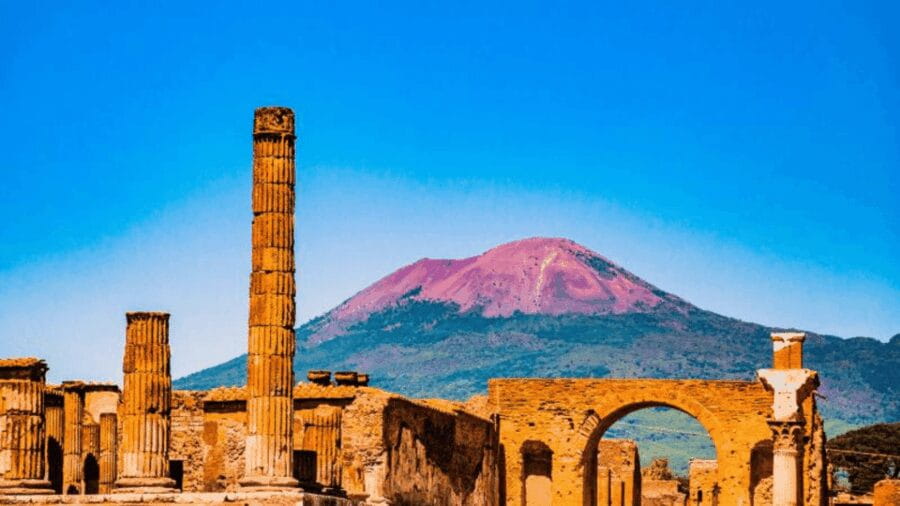 Pompeii Audioguide - TravelMate app for your smartphone - Entering Pompeii: What the Experience Looks Like