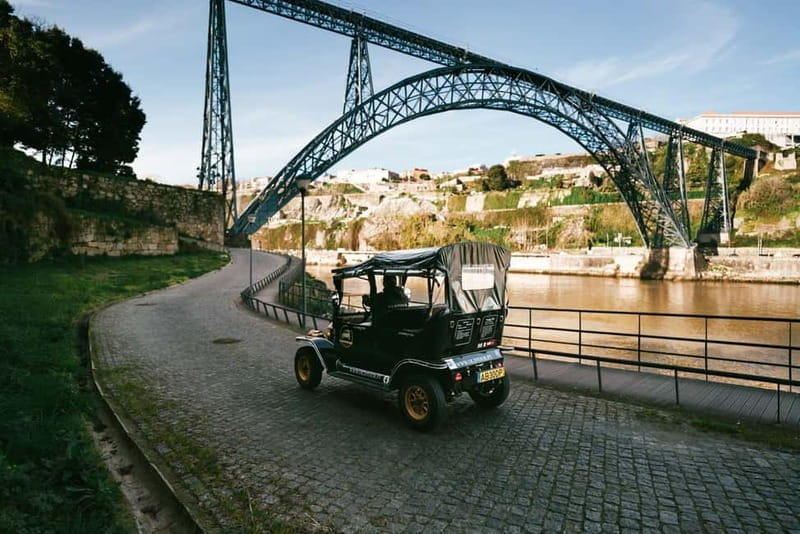 Porto: Wine Tastings (Green Wine) & Lunch & Porto Old Tour - Walking through Porto’s Historic Center in Vintage Style