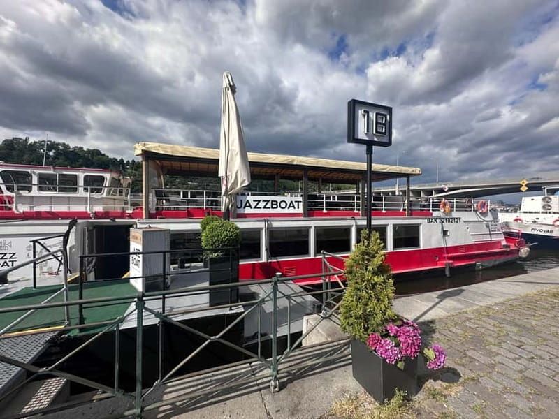 Prague: Jazz Boat Café: 1 hour city center jazz cruise - The Scenic Route Along the Vltava River