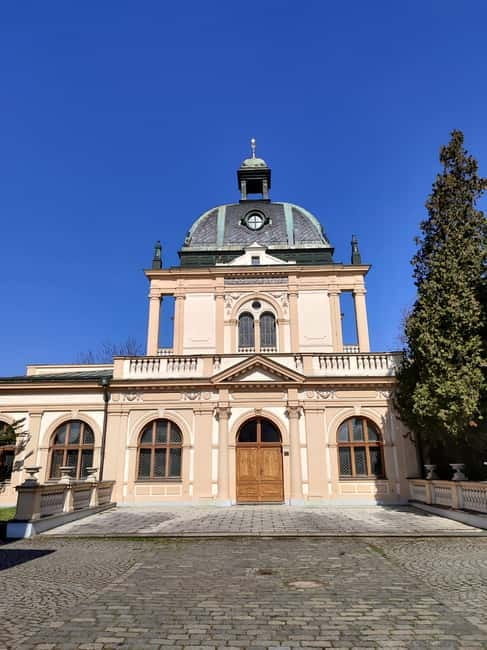 Prague: New Jewish Cemetery Guided Tour - What Makes the Tombstones and Personalities Special?