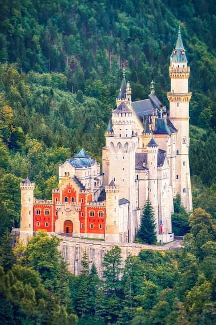 Private driver: Munich to Neuschwanstein Castle - The Highlight: Neuschwanstein Castle and Surroundings