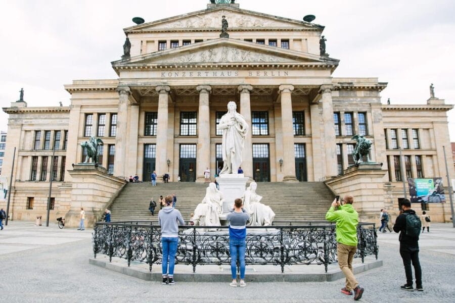 Private Highlights of Berlin Bike Tour - Visiting Checkpoint Charlie and the Berlin Wall