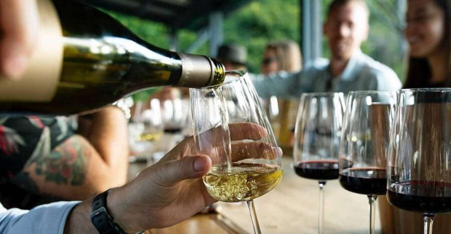 Private Lisbon Arrábida Wine Tour: Culture, Scenery & Wines - Visiting the Setúbal Food Market