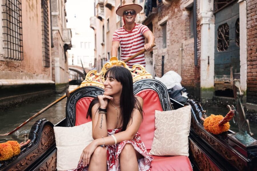 Private Photoshoot of Your Gondola Ride in Venice - What Makes the Ideal Participant for This Experience?