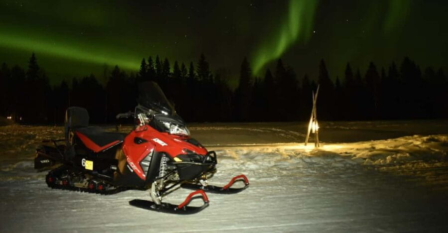 Rovaniemi: Night Snowmobile Tour - The Experience of Snowmobiling in the Arctic Night