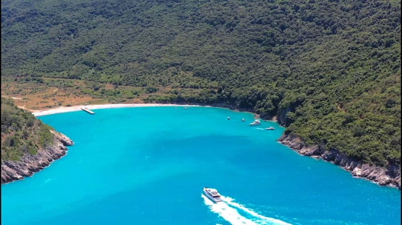 Sarandë: Private boat tour to Kroreza Bay & free sunbeds - The Boat Experience: Comfort & Atmosphere