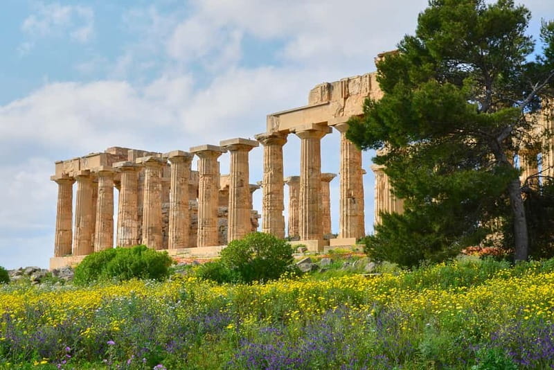 Selinunte: Archeological Park Entry Ticket & App Audioguide - Navigating the Site: Temples, Sanctuaries, and Caves