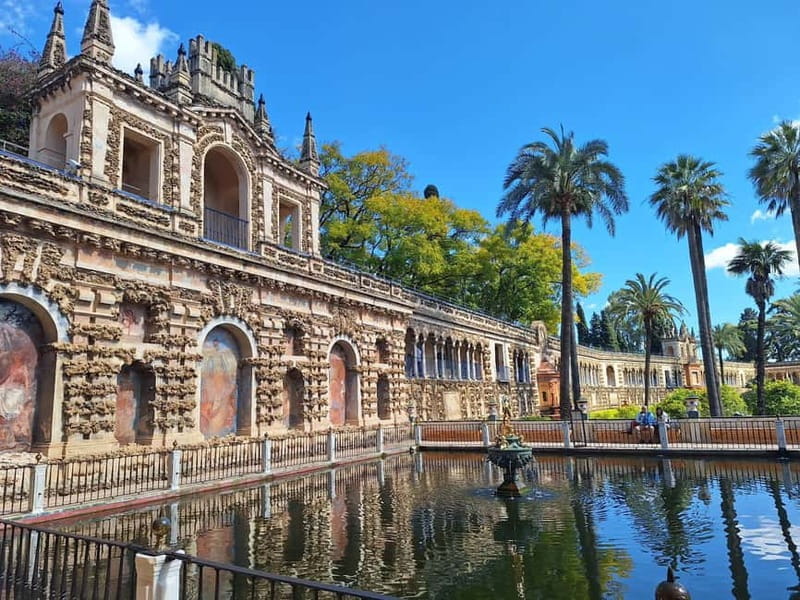 Seville: Guided visit to the Alcázar, Cathedral and Giralda - Why This Tour Works for Different Travelers