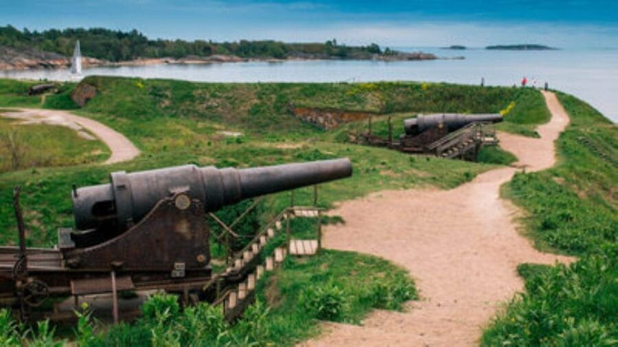 Suomenlinna: Guided Walking Tour with an Authorized Guide - Key Points / Takeaways