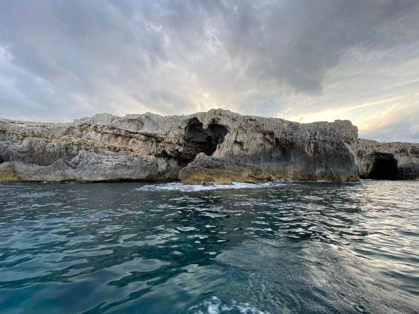 Syracuse: Boat Trip of Ortigia Island and Sea Caves - Entering the Sea Caves — A Natural Wonder