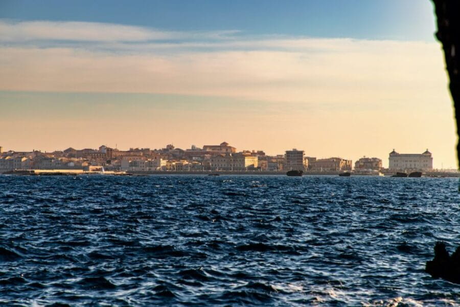 Syracuse: Ortigia Island Boat Tour with Lunch and Wine - Introduction to the Syracuse: Ortigia Island Boat Experience