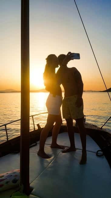 Tavolara: Sunset Aperitif Tour with Drinks and local snacks - Price and Logistics: Good Value for Relaxed Coastal Exploration