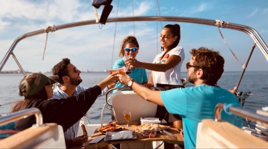 Tour in Barca a Vela - The Boat and Amenities: Comfort at Sea