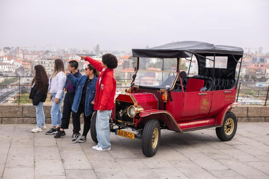 Tour Porto: Classic Car + A Toast with Port Wine - Visiting the Beaches and Savoring the Sea