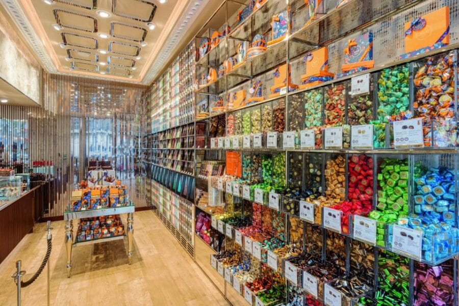 Venchi Gae Aulenti: Chocolate Tasting Experience in Milan - Entering the World of Venchi in Milan’s Gae Aulenti