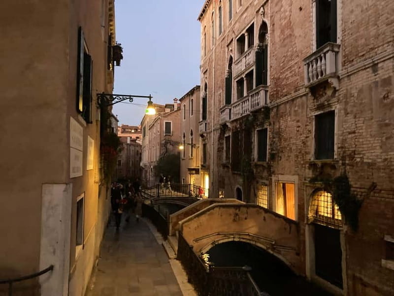 Venice: Crimes, Legends, and Mysteries Sunset Tour - The Itinerary Breakdown: What You’ll See and Hear