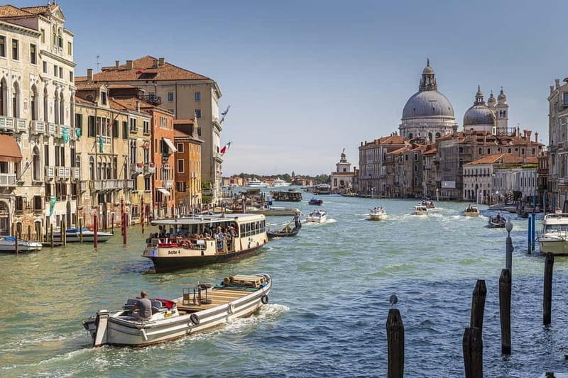 Venice: Grand Canal Palace Escorted Tour & Casanovas Allure - The Stories Behind the Walls