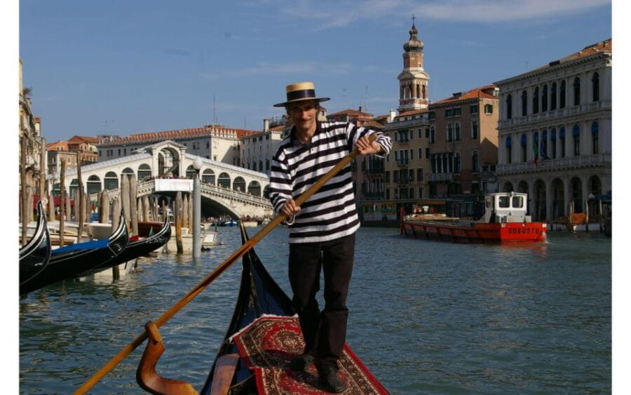 Venice: Mysterious Tales of Ghosts and Murders - Venice’s Nighttime Allure: A Deep Dive