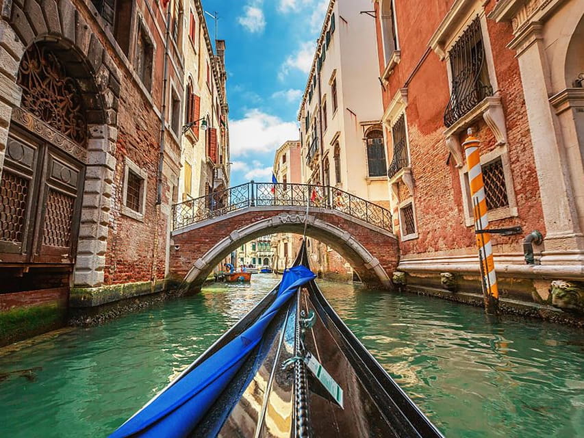 Venice: Rialto Bridge Guided Tour and Shared Gondola Ride - Key Points / Takeaways