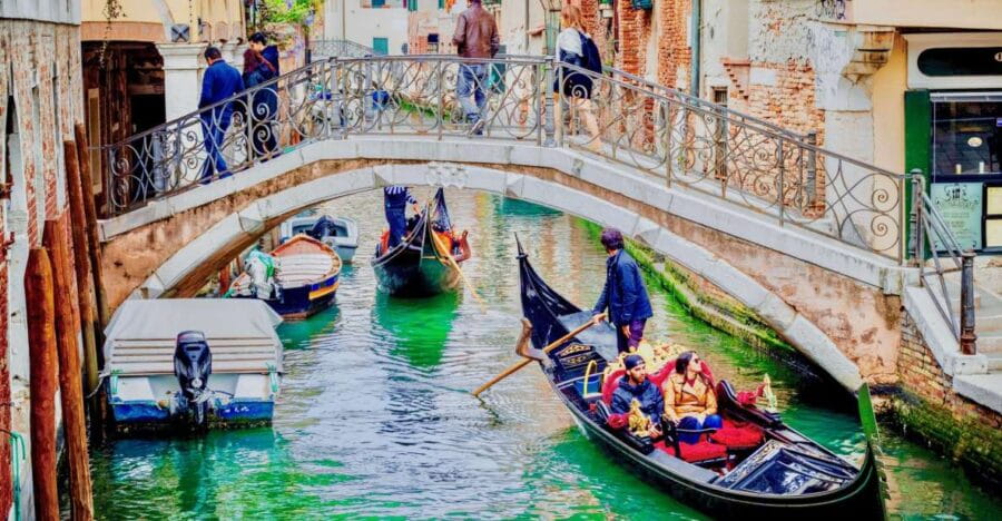 Venice: Walking Tour & Gondola Ride - What to expect: The itinerary in detail