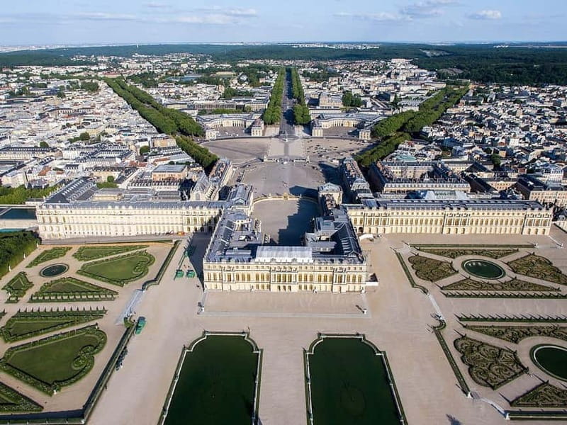 Versailles Grand Tour: Gardens & Palace Exploration - Entering the Garden: What to Expect from the Guided Tour