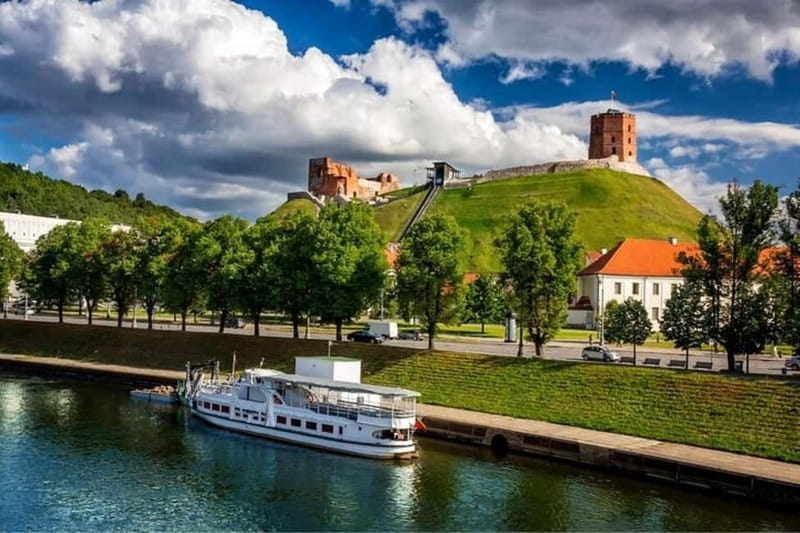 Vilnius : Sightseeing Walking Custom Tour with a Local Guide - Who Would Love This Tour?