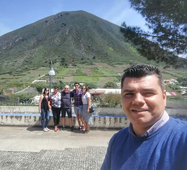 Wine Trekking in Salina: Walk and Tasting of Local Products - Itinerary Breakdown: What to Expect at Each Step